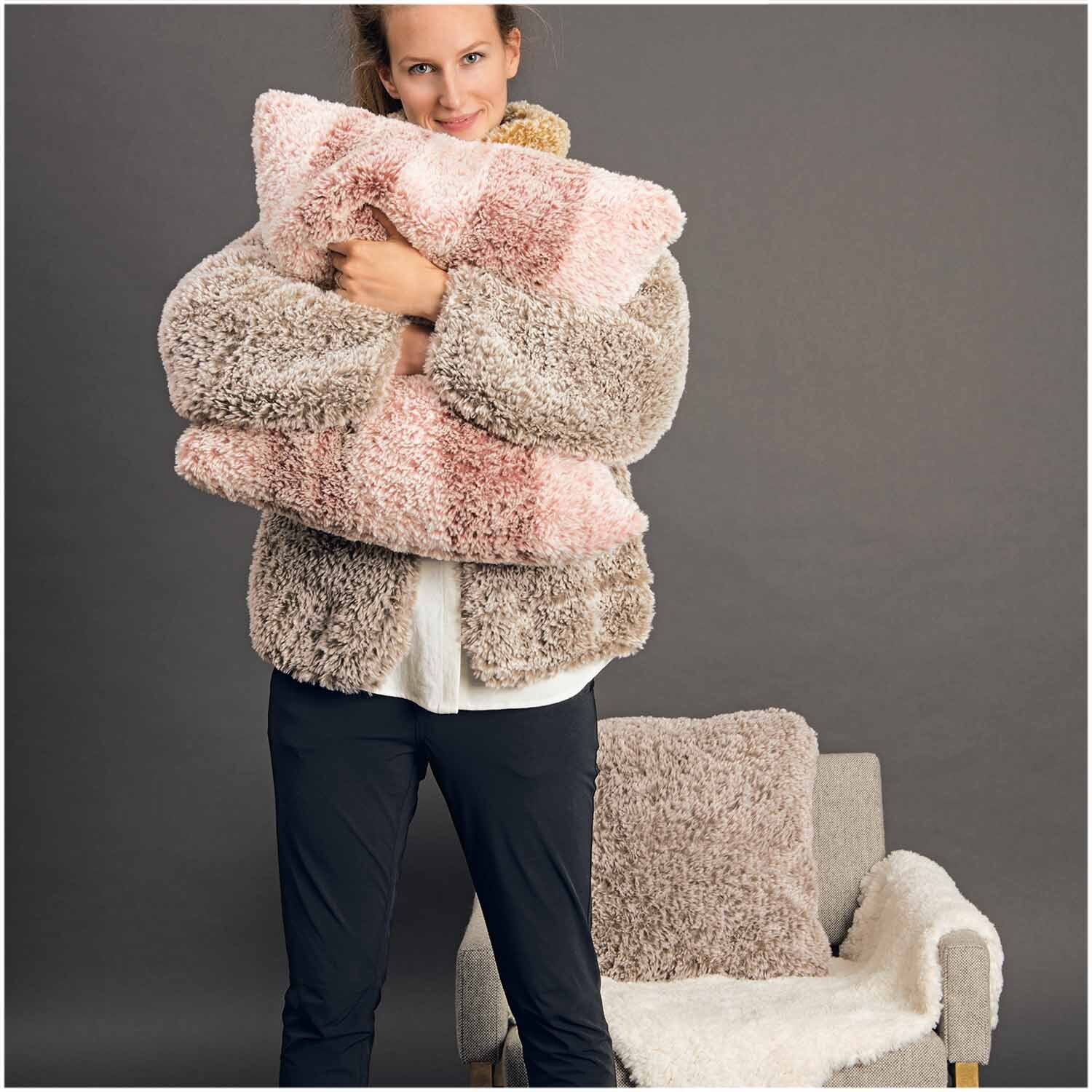 Creative Petit Lapin Super Chunky Creative Petit Lapin Super Chunky