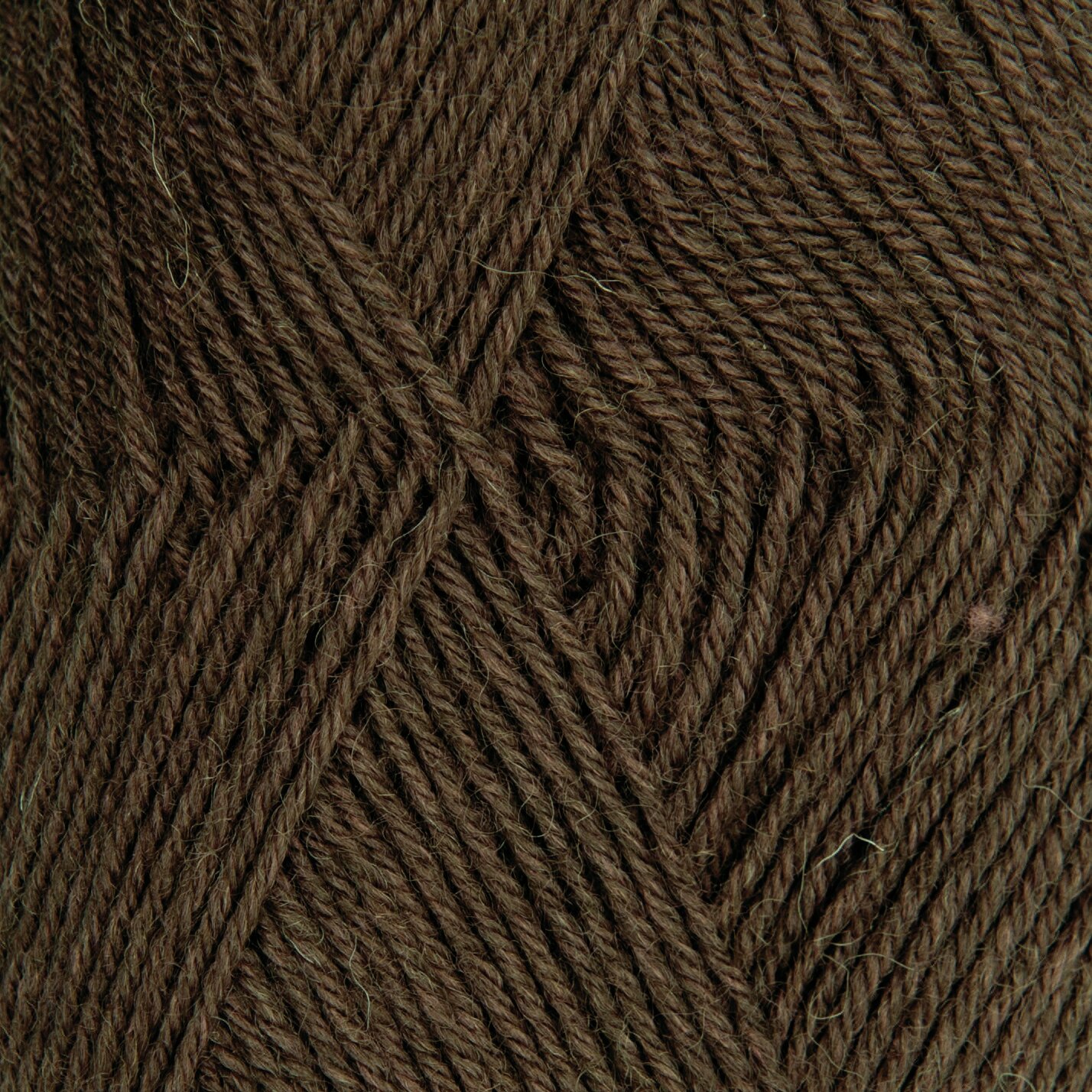 Superba Premium 4fädig: Dunkelbraunes Garn von Rico Design, ideal für Strickprojekte, 50g mit 190m Länge.