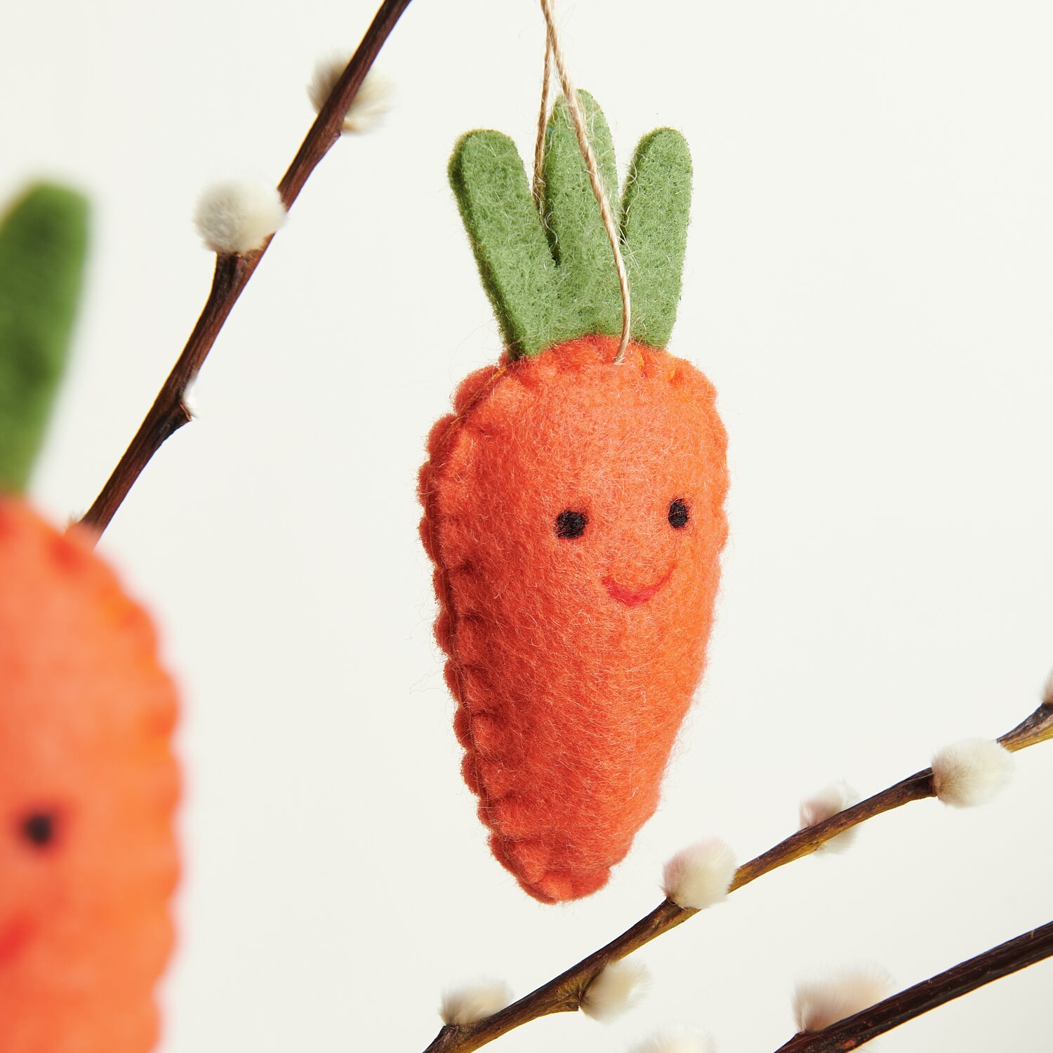 Aufhänger Filz-Möhre Lächelnd 2D 11,4x4,6x2,3cm von Rico Design