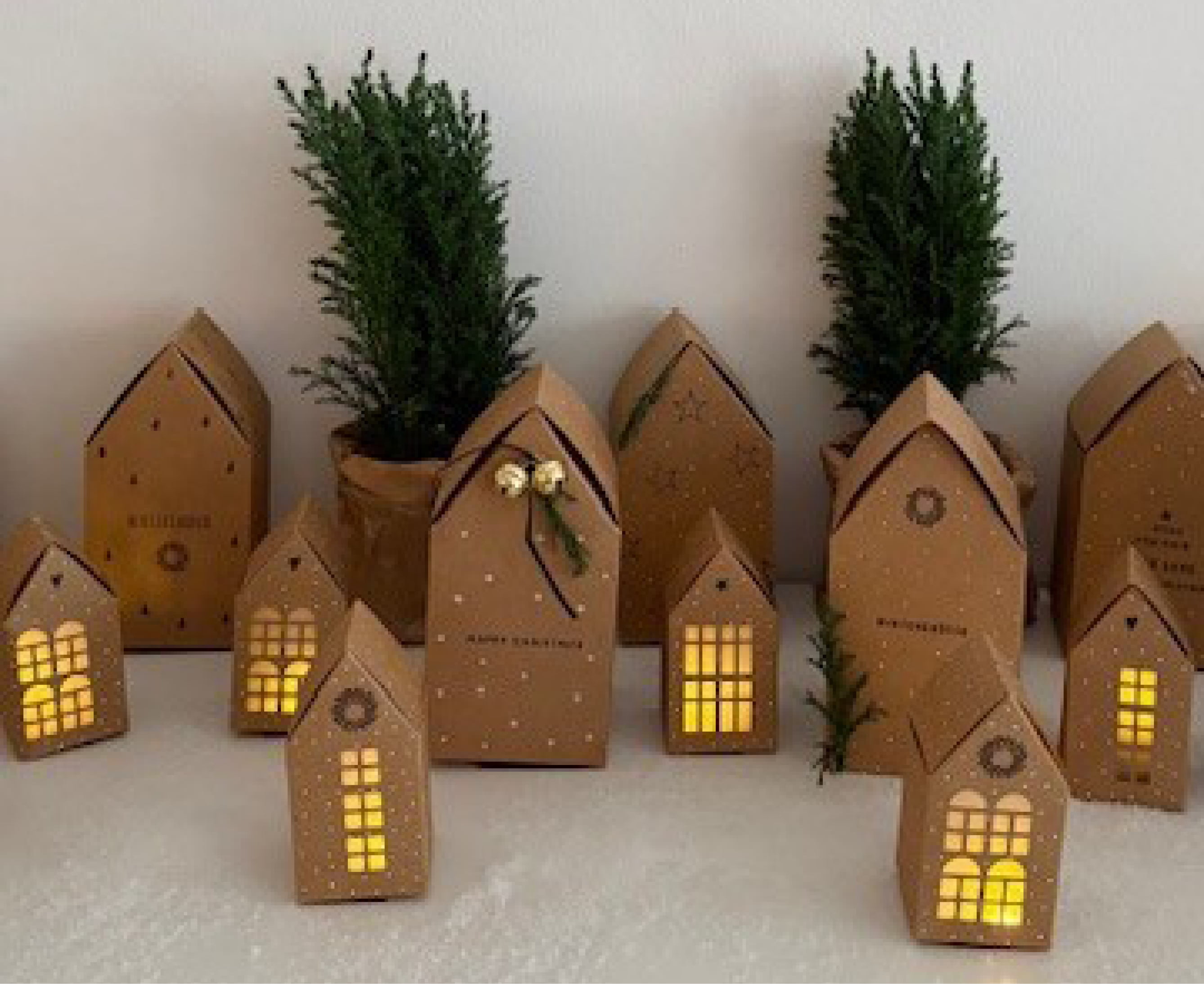 Dekorierter Adventskalender aus Papierhäuschen von @hallomeinkleines