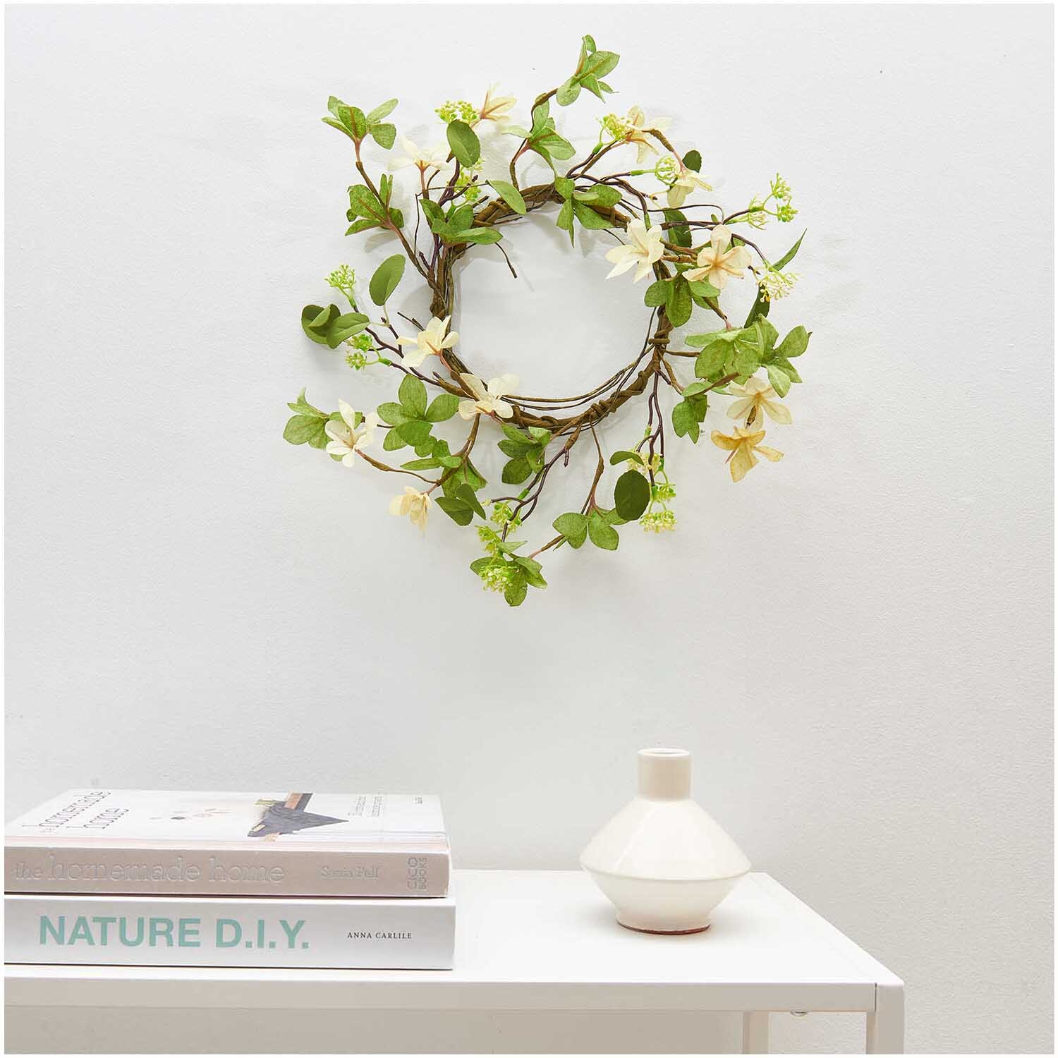 Kranz mit Blüten creme-weiß 40cm Kranz mit Blüten creme-weiß 40cm