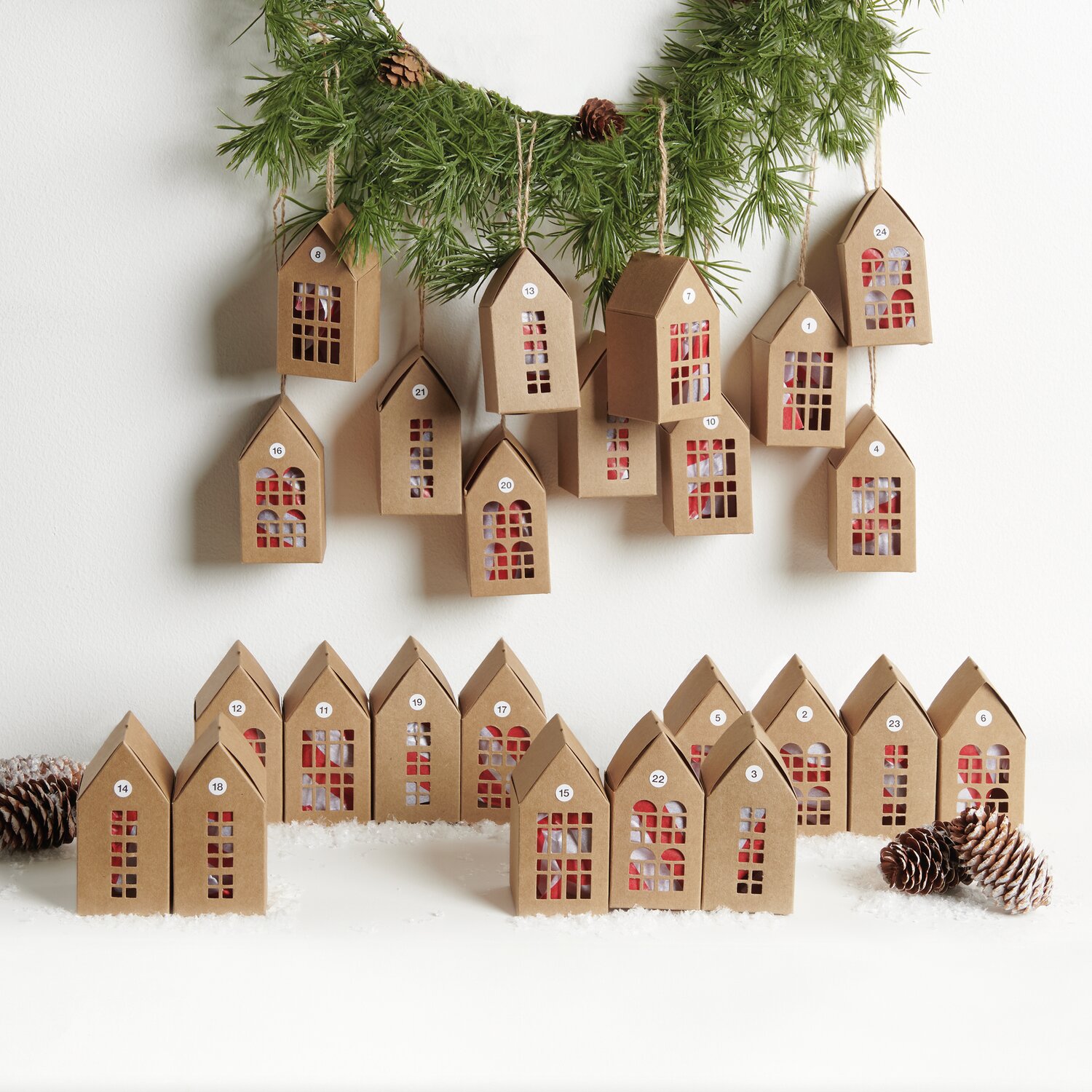 Adventskalender Papphäuser 24 Stück 7x5x5cm Farbe Kraftpapier von Rico Design