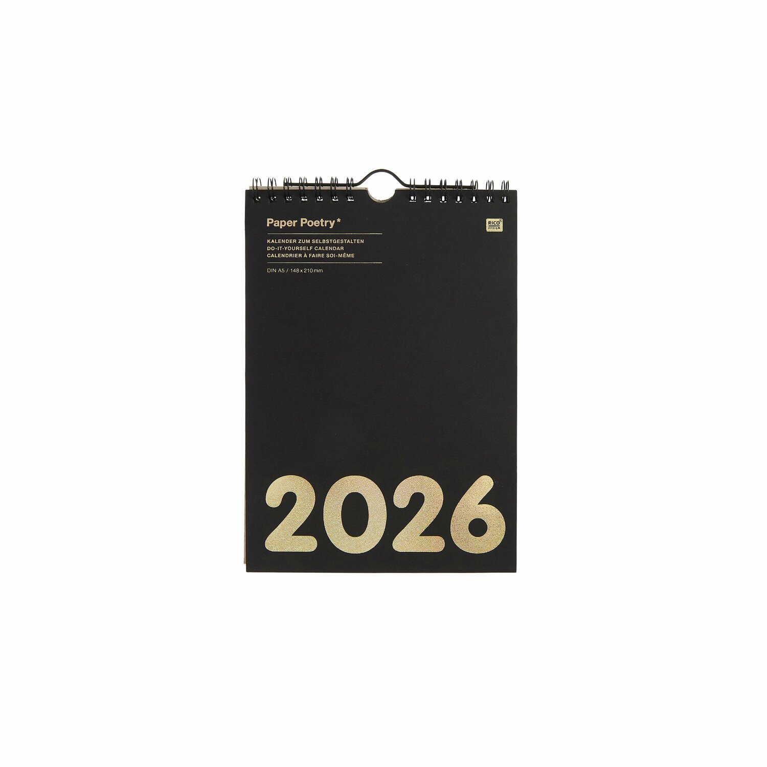 Bastelkalender 2026 von Rico Design in DIN A5-Format, schwarzer Hintergrund mit goldener Jahreszahl.
