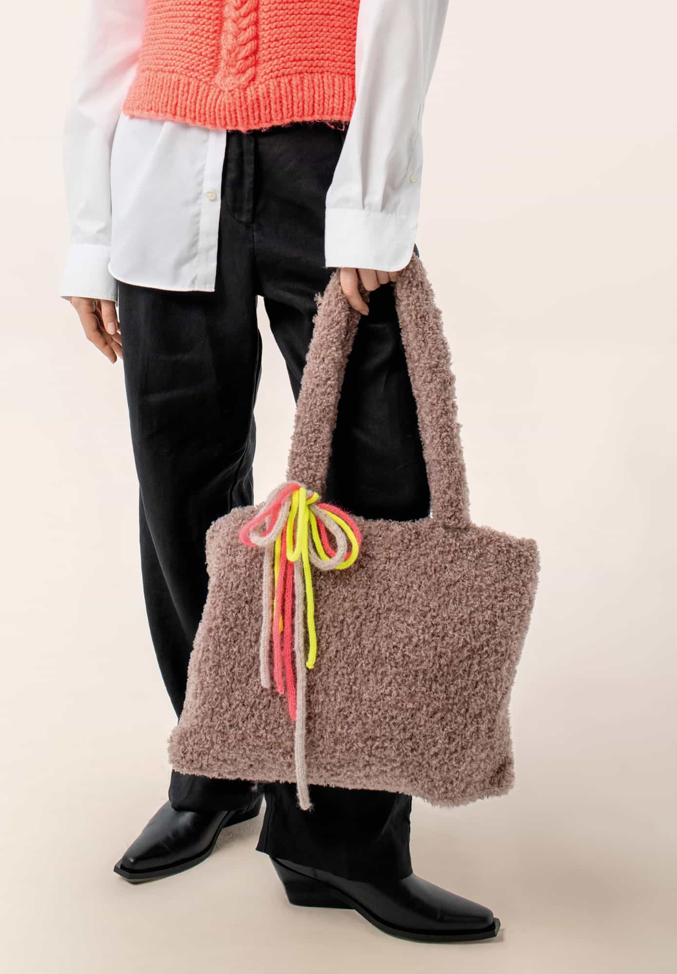 Gestrickte Tasche in Braun