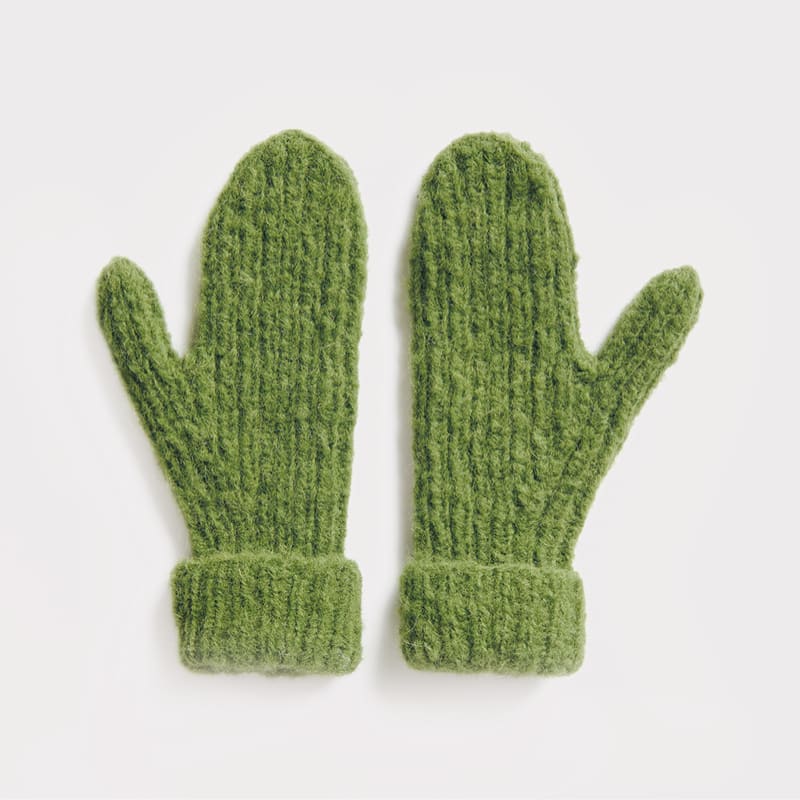 Gestrickte Handschuhe in Oliv: Modell 20 aus dem Heft Luxury Knits Premium Natural Fibres