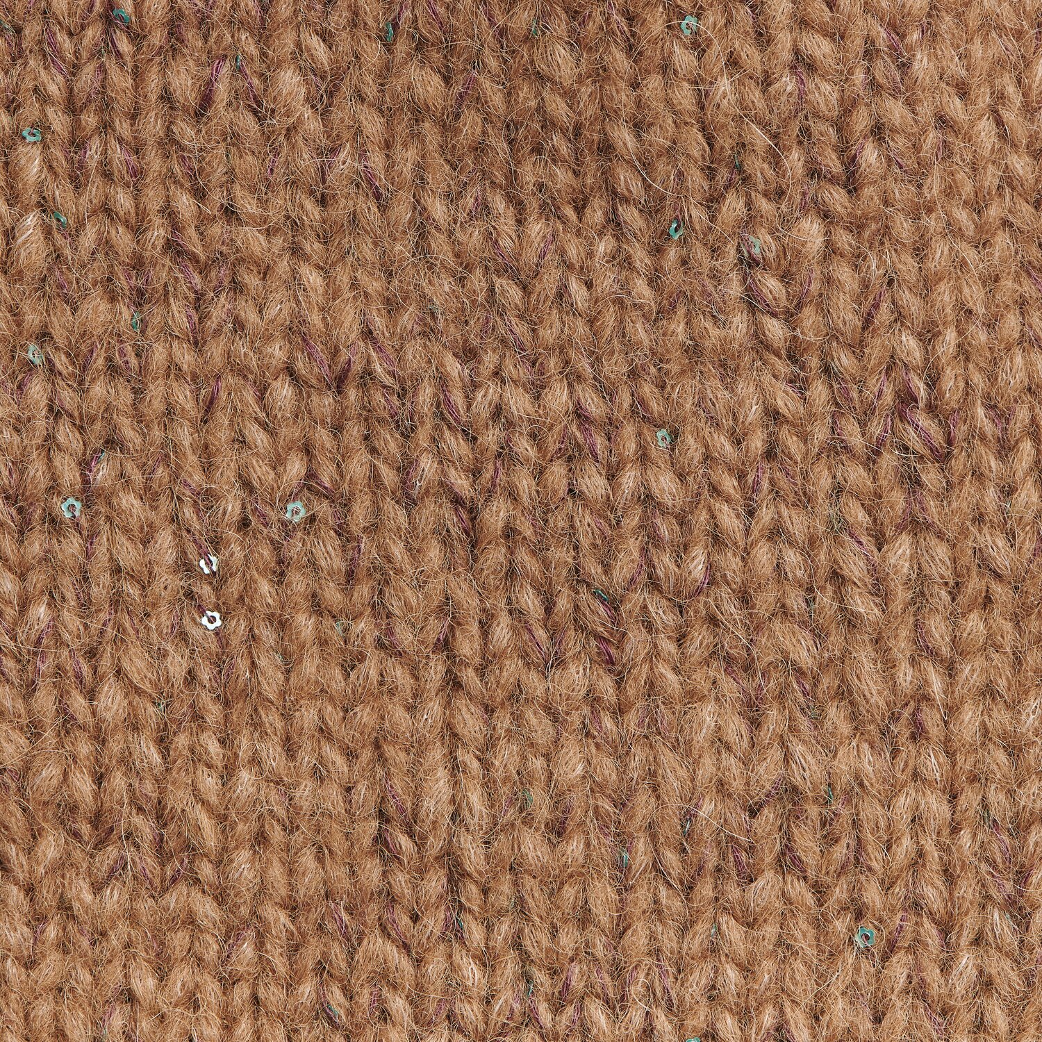 Made by Me No. 21 Herbst-Winter Sprachauswahl deutsch von Rico Design Made by Me No. 21 Herbst-Winter zeigt gestricktes Zimt-Bordeaux-Garn mit feinen Details.