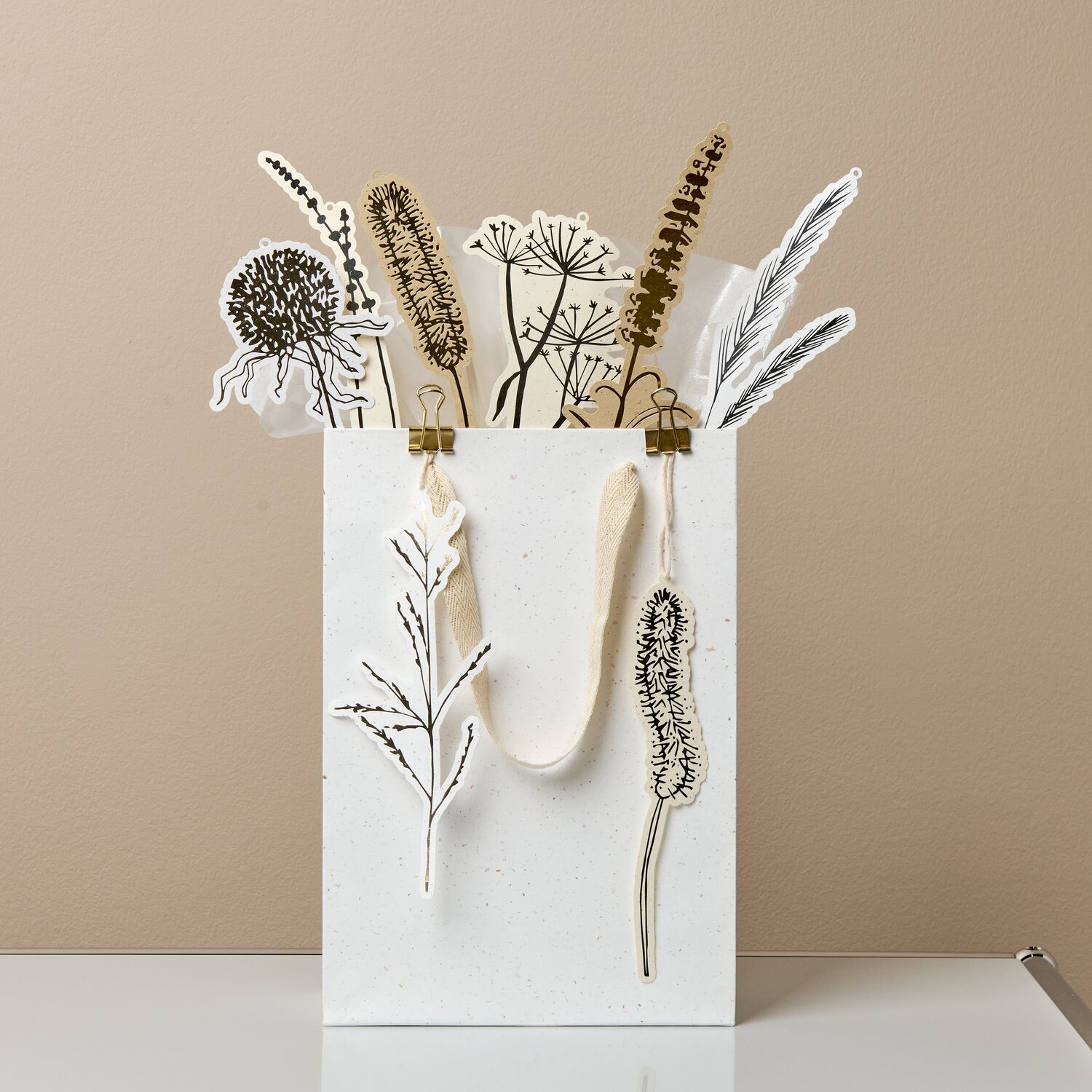 Paper Poetry Geschenkanhänger In the Meadow 8 Stück von Rico Design