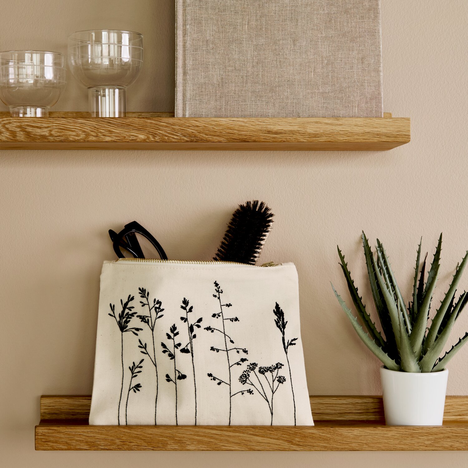 Stickpackung Vorgezeichnet Pouch Blumen und Gräser 22,5x17,5cm von Rico Design