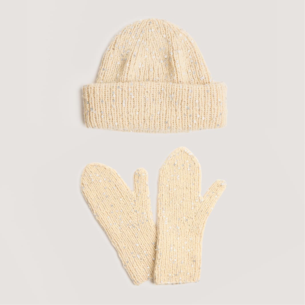 Gestrickte Mütze und Handschuhe: Modell 02 und 03 aus dem Heft Lovewool No. 23