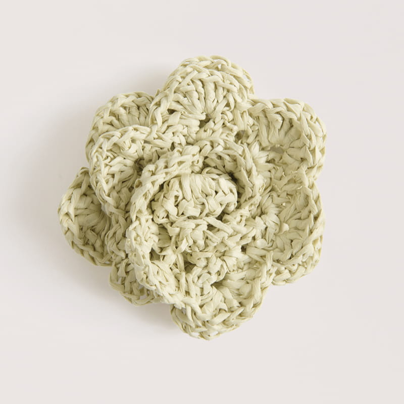 Gehäkelte Blume in Mint: Modell 14 aus dem Heft Luxury Knits Summer Pieces