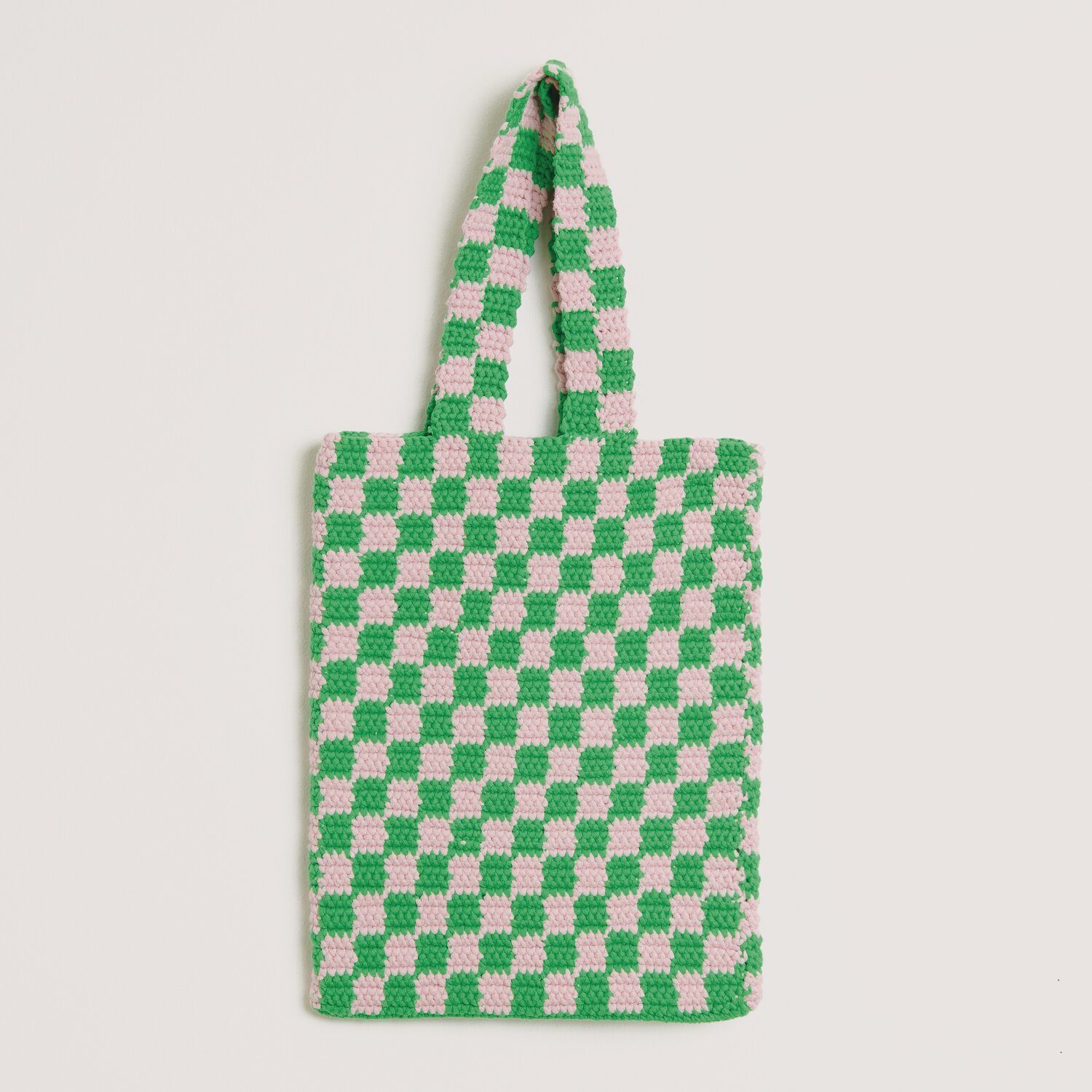 Häkelset Tasche Modell 40 aus Made by Me Nr. 18 groß, kariert in Blütenrosa und Grasgrün.